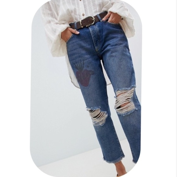PRICE⬇️ NWT Free People Tattooed Boyfriend Jean - Picture 3 of 8